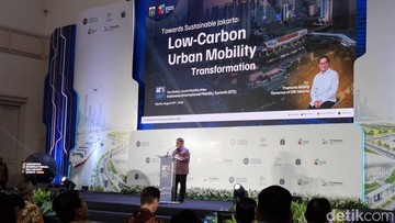 Pramono Targetkan 10 Ribu Bus Listrik Beroperasi di Jakarta pada 2030