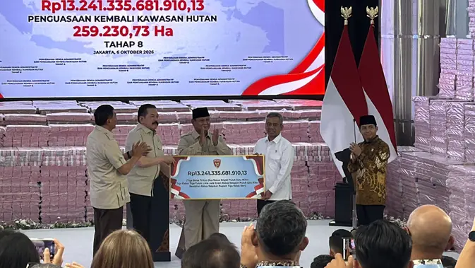 Prabowo Saksikan Penyerahan Denda Kehutanan Rp 13,24 Triliun di Kejaksaan Agung