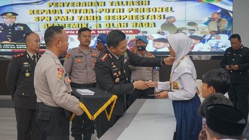 SPN Polda Metro Jaya Salurkan Bantuan Pendidikan 33 Pelajar Berprestasi