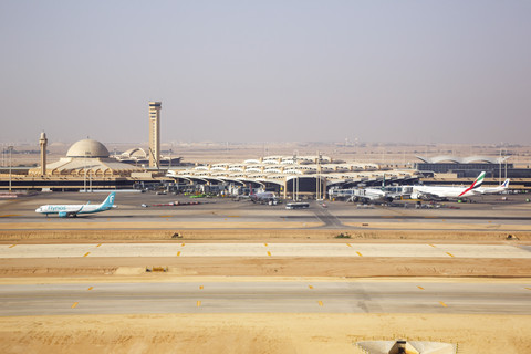 Bandara Riyadh Ditutup Sementara usai Serangan Lukai Warga