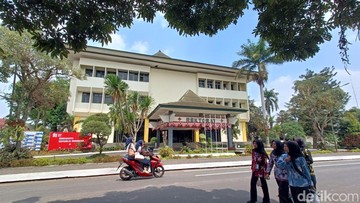 KPK Segel Ruangan Rektor dan Warek Unsoed Usai Operasi Tangkap Tangan