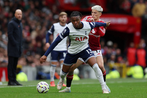 Kontras Strategi Transfer Manchester United dan Tottenham Hotspur