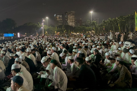 Jemaah Padati Silang Monas dalam Tablig Akbar Doa untuk Indonesia