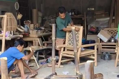 Marzuni Bangkitkan Kerajinan Bambu Ngentan Tembus Pasar Eropa
