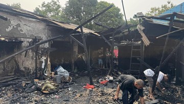 Warga Kemayoran Selamatkan Diri dari Kebakaran 8 Bangunan