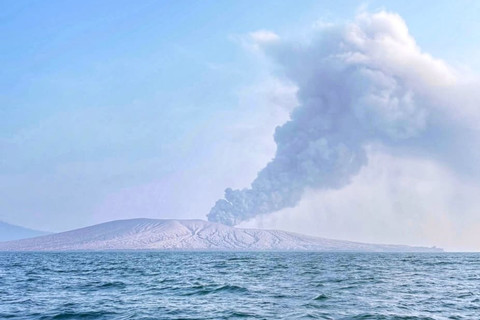 Badan Geologi Naikkan Status Anak Krakatau ke Level III Siaga