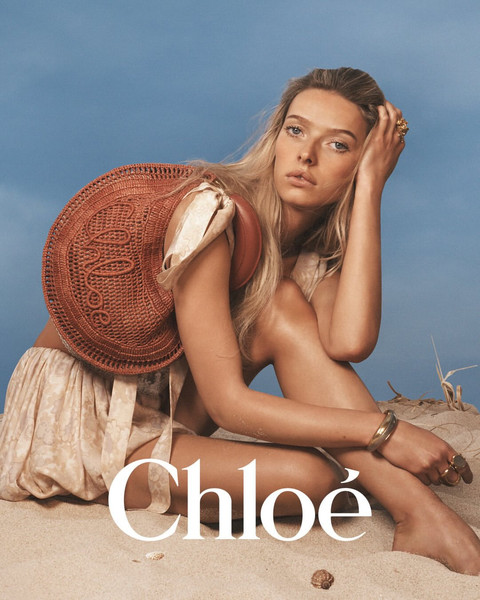 Apple Martin Debut Runway di Chloé Paris Fashion Week