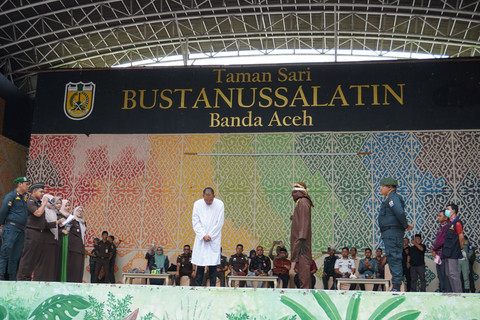 Ajudan Ketua DPRA Dicambuk 22 Kali di Banda Aceh