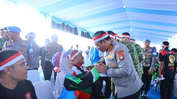 Sinergi TNI-Polri Layani 1.876 Warga dalam Bakti Kesehatan di Monas
