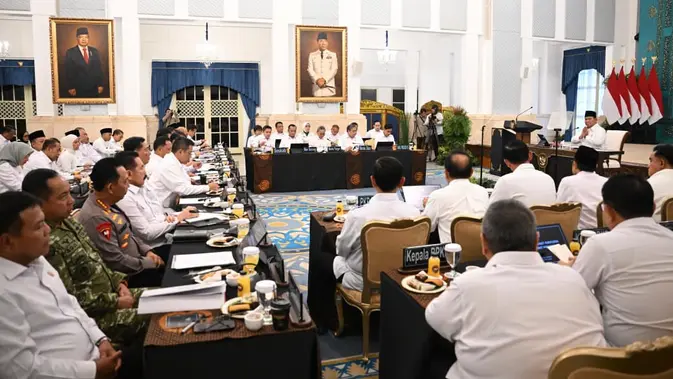 Prabowo dan Gibran Pimpin Rapat Kabinet di Istana Negara