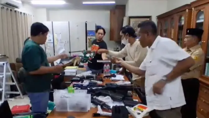 Ratusan Senjata Ditemukan di Sekolah Swasta Kawasan Pondok Pinang