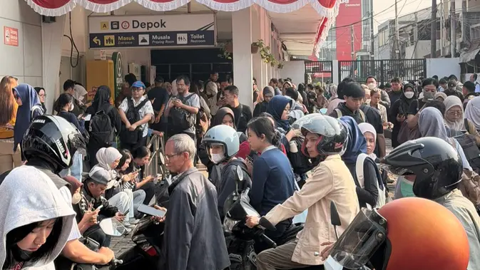Gangguan KRL Picu Penumpukan Penumpang di Stasiun Depok
