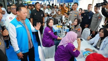 Kapolri Tinjau Baktikes di Jatim, Seribu Warga Terima Pemeriksaan Gratis