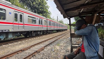 Tertabrak KRL di Jalur Cawang–Tebet, Seorang Warga Tewas di Tempat