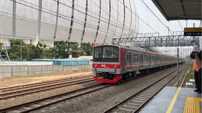 Pramono Anung Resmikan JPO JIS-Ancol dan Aktifkan Stasiun KRL