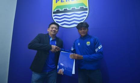 Rafi Rasyiq Resmi Jadi Bagian Tim Senior Persib dengan Kontrak Tiga Tahun