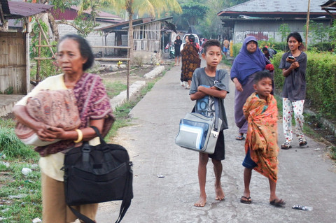 BNPB Targetkan Seluruh Jalan NTT Tersambung Senin Pascagempa 7,7 M