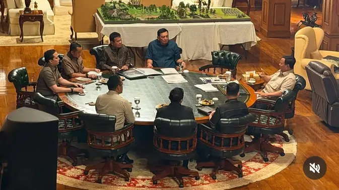 Presiden Prabowo Gelar Rapat Bersama Jajaran Menteri di Hambalang