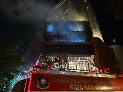 Kebakaran Nipah Mall Makassar Padam, 30 Armada Damkar Dikerahkan
