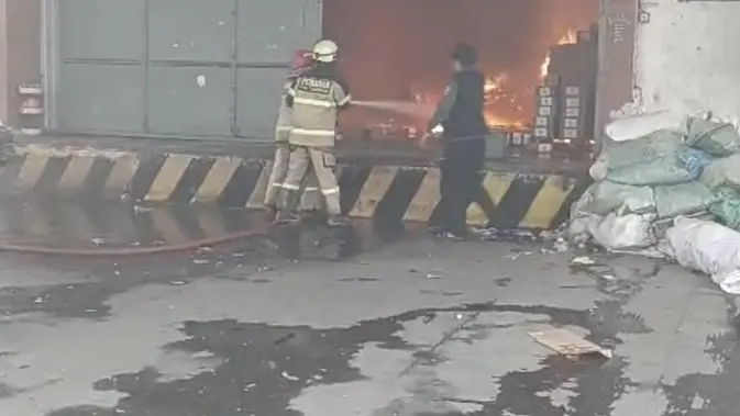 Kebakaran Melanda Pergudangan Sentra Kosambi di Kabupaten Tangerang