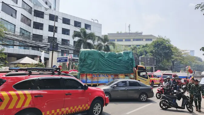 Petugas Damkar Tinggalkan Gedung Bapenda DKI, Jalan Abdul Muis Dibuka