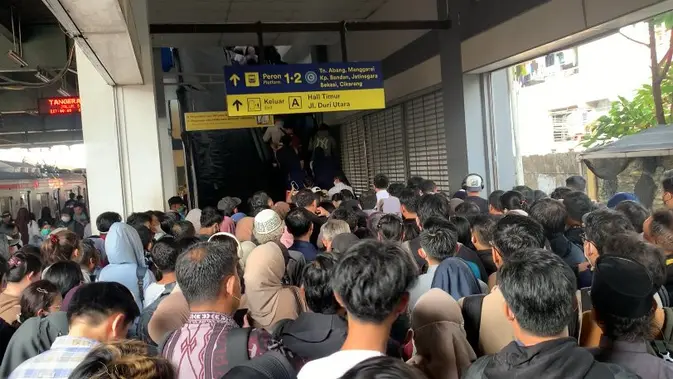 DPR Desak Kemenhub Percepat Penanganan Eskalator Rusak Stasiun Duri