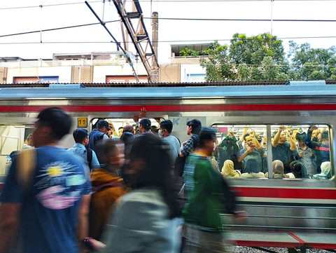 Dua KRL Alami Insiden Tabrakan, Belasan Perjalanan Terlambat