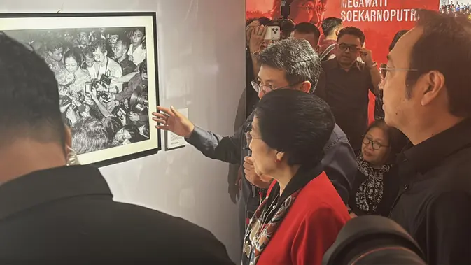 Megawati Buka Pameran Arsip Meretas Jalan Demokrasi di TIM