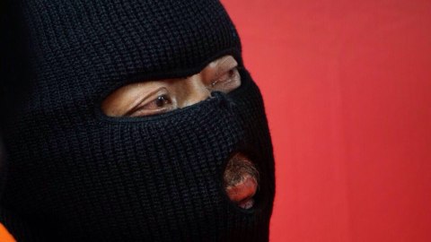 Aksi Pencuri Panjat Atap Rumah di Medan Berakhir di Sel Tahanan