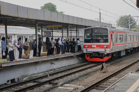 Danantara Dukung KAI Impor KRL Bekas Jepang, INKA Diminta Berbenah