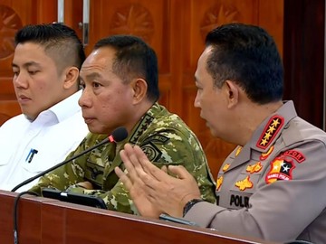 Kapolri Kerahkan 300 Personel Padamkan Karhutla Kalbar dan Lampung