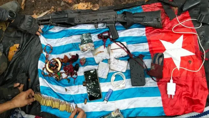 TNI Sita Barang Bukti Usai Baku Tembak dengan OPM di Maybrat