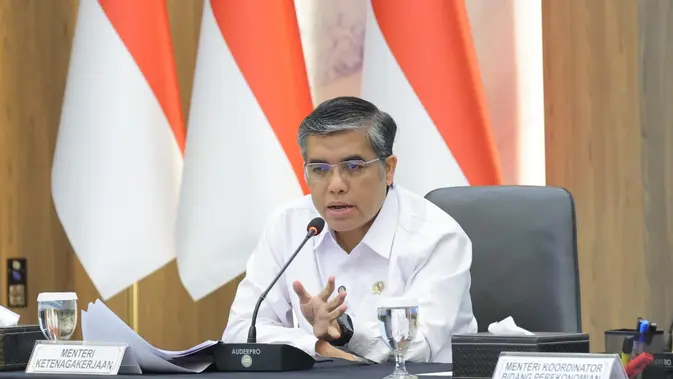Menaker Yassierli Buka Konferensi Pers di Kemenko Perekonomian