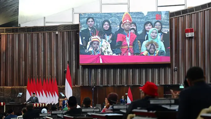 Penerima Manfaat Program Prabowo Saksikan Sidang Tahunan MPR RI