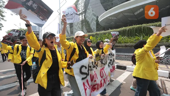 Ratusan Mahasiswa Berunjuk Rasa di DPR, Polisi Kawal Ketat