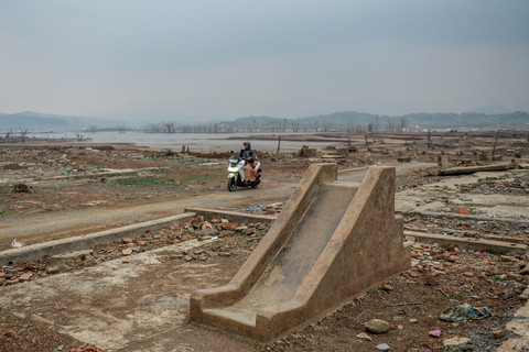 Waduk Jatigede Surut, Struktur Bangunan Lama Kembali Tampak