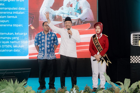 Gus Ipul Pimpin Ikrar 1.356 RT/RW Semarang Jadi Agen Perlinsos