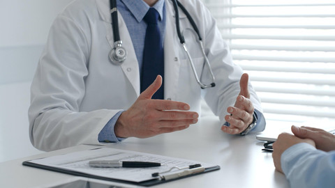 Dokter Anak Peringatkan Bahaya Telur Mentah bagi Bayi Demam