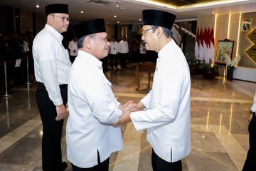 Gus Ipul Lantik Hasan Chabibie sebagai Sekjen Kemensos