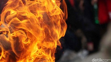 Gedung Bapenda Jakarta Kembali Terbakar, Petugas Damkar Masih Memadamkan Api