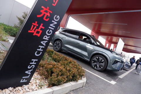 BYD Siapkan Flash Charging di Indonesia, Isi Daya Penuh dalam Hitungan Menit