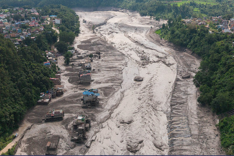 Banjir Bandang Nepal Tewaskan Sedikitnya 160 Orang