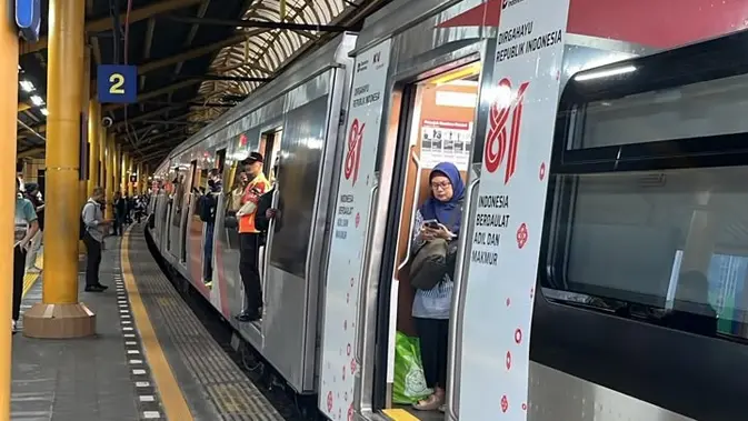 KRL Bogor Terlambat akibat Tawuran Warga di Jalur Tebet-Manggarai