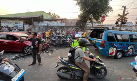 Polisi Selidiki Kecelakaan Beruntun Enam Kendaraan di Perlintasan Kebon Pedes Bogor