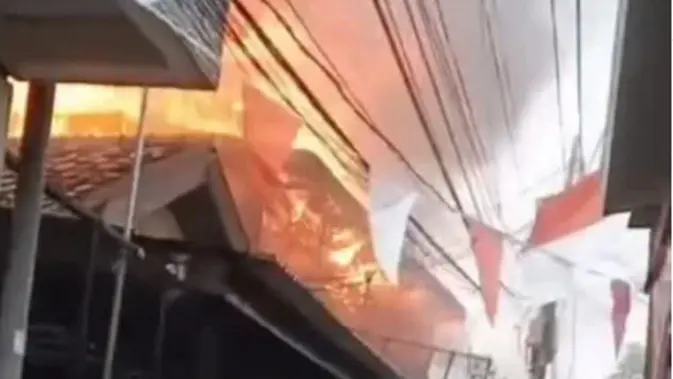 Kebakaran Landa Permukiman Padat di Gambir Jakarta Pusat, Puluhan Rumah Terdampak