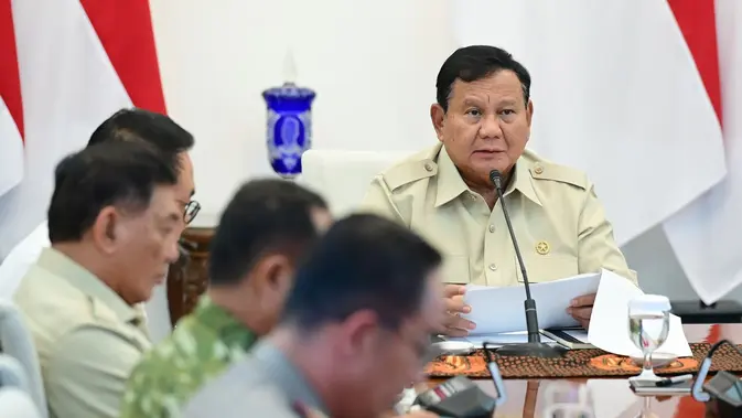 Presiden Prabowo Pimpin Rapat Karhutla di Istana Merdeka