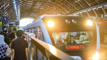 Tarif LRT Jabodebek Rp8: Stimulus Mobilitas atau Tekan Rasio Keuangan?