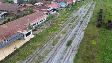Menghidupkan Kembali Rel Tua Sumatera: Peluang dan Risiko