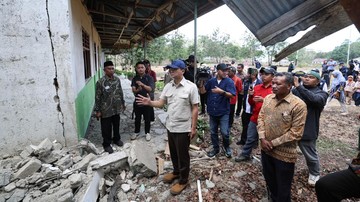 Kementrans Menyalurkan Rp200 Juta untuk Rehabilitasi Madrasah Rusak Gempa di NTT