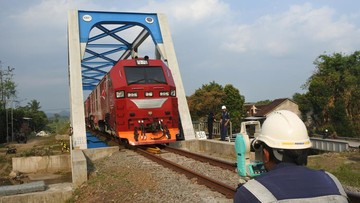 Uji Beban Jembatan KA Jember: Sinyal Penguatan Logistik Jatim